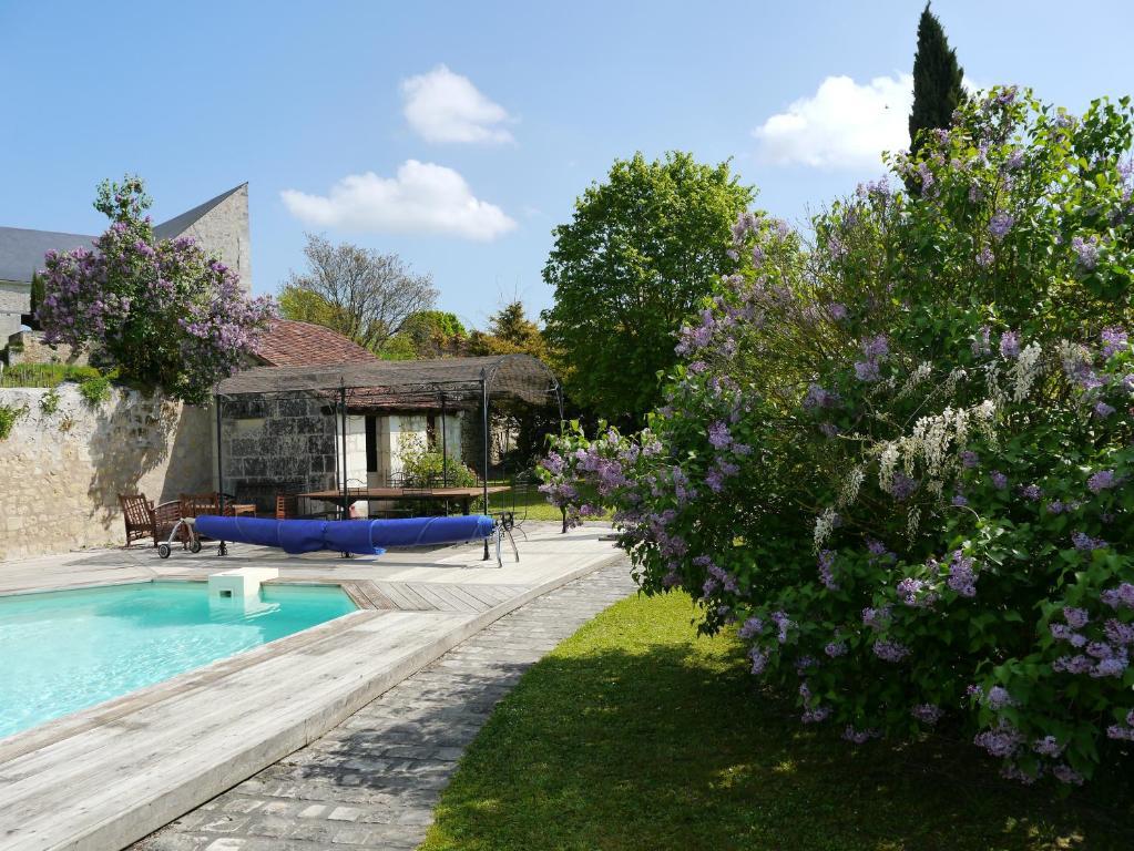 Logis Auberge De Crissay エクステリア 写真